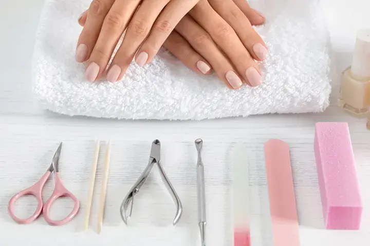 Jak samemu zdjąć manicure hybrydowy? Bezpieczne metody i porady na pewno zadziałają!