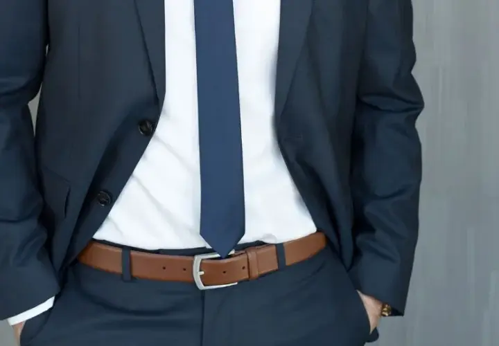Jaki krawat do niebieskiego garnituru, aby wyglądać stylowo i elegancko?