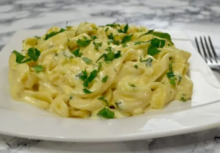 Spaghetti z sosem serowym – proste przepisy, które pokochasz