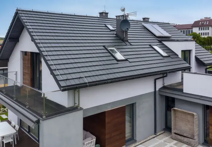 Dachówka Domino: ceny, rodzaje i zalety ceramicznego pokrycia