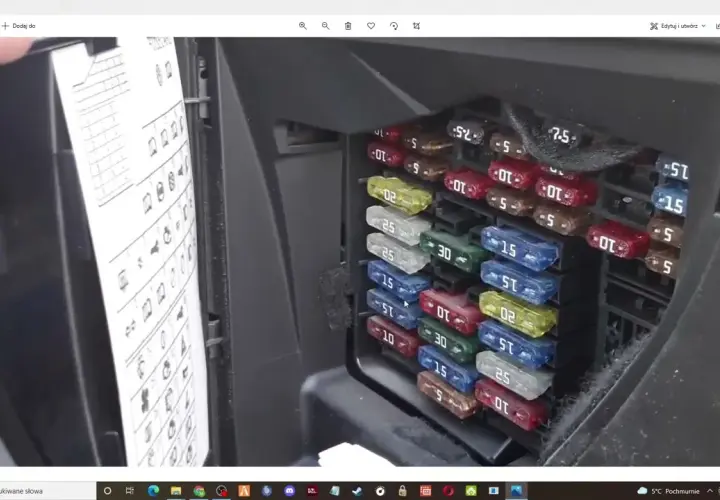 Gdzie są bezpieczniki w Golfie 4? Sprawdź lokalizację i uniknij problemów!