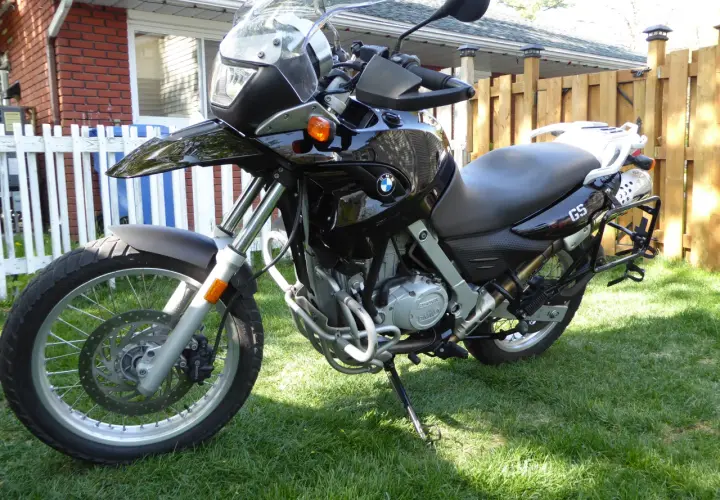BMW F 650 GS – dlaczego to najlepszy wybór dla początkujących motocyklistów?