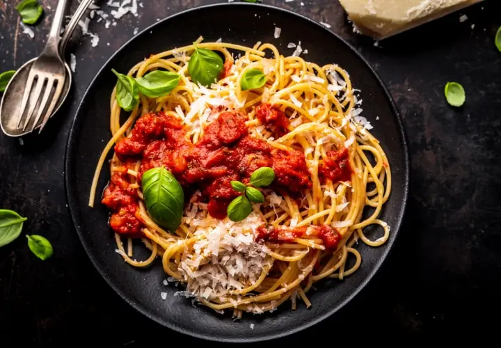 Jak zrobić sos do spaghetti z passaty: 5 prostych kroków