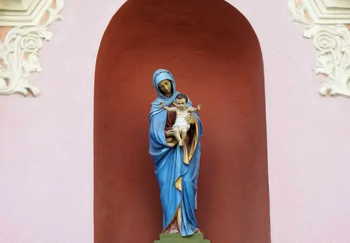 Znaczenie wezwań w litanii loretańskiej - poznaj symbolikę modlitwy maryjnej