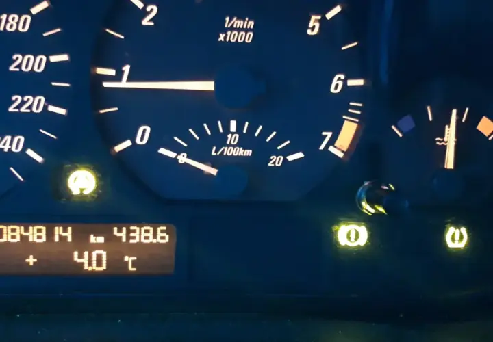 Kontrolka BMW E46: Jak rozpoznać problemy i co z nimi zrobić?