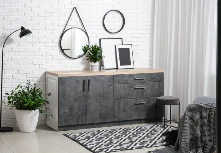 Najlepsze ozdoby na komodę w salonie - 10 inspirujących pomysłów