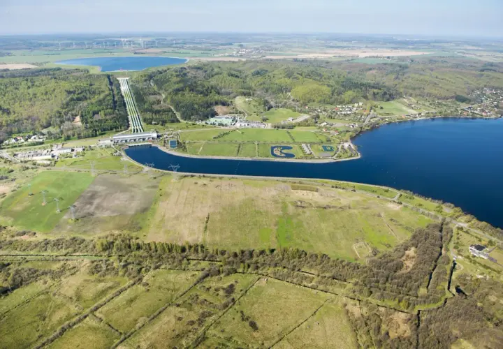 Jak działa elektrownia wodna Żarnowiec? Poznaj jej tajemnice i funkcje