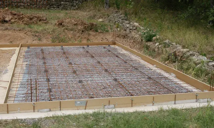 Coffrage dalle béton : astuces pour un résultat parfait et durable