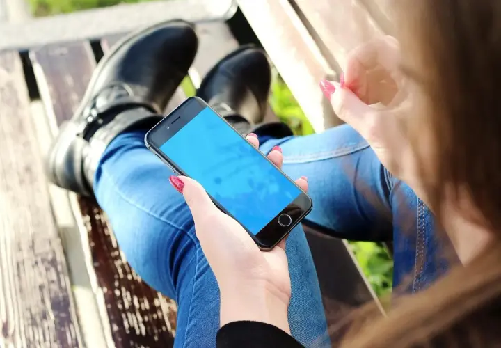 Podsłuch w telefonie, czyli bezpieczeństwo i kontrola rodzicielska w jednym