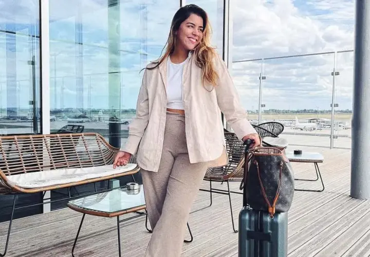 Idealny outfit na lotnisko: jak wyglądać stylowo i komfortowo