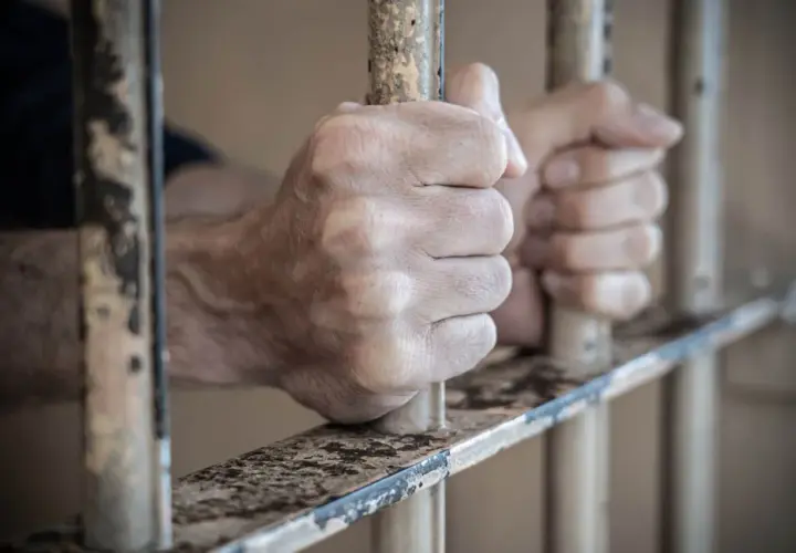 Jak skontaktować się z wychowawcą osadzonego - ważne informacje i porady
