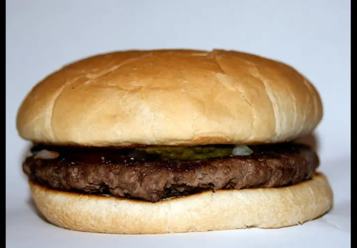 Jak zrobić hamburgera jak z McDonald's - prosty przepis w domu