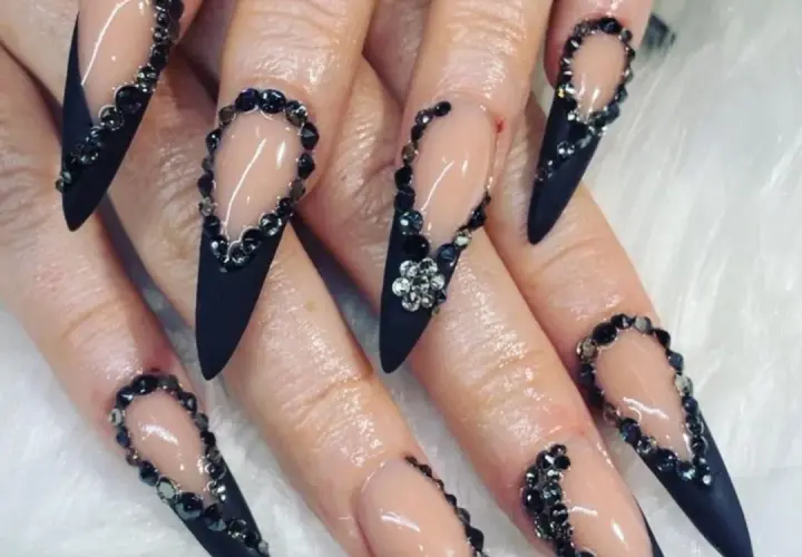 Najmodniejsze trendy manicure 2023: kolory, wzory i techniki, które musisz znać