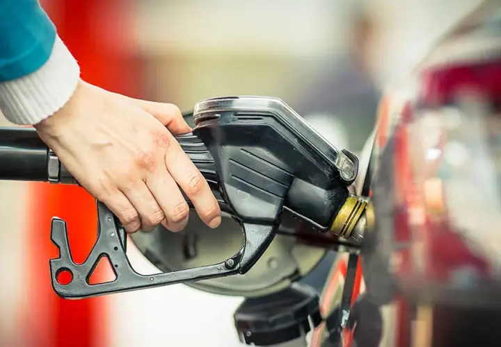 Ile przejedzie diesel na benzynie i jakie niesie to ryzyko?