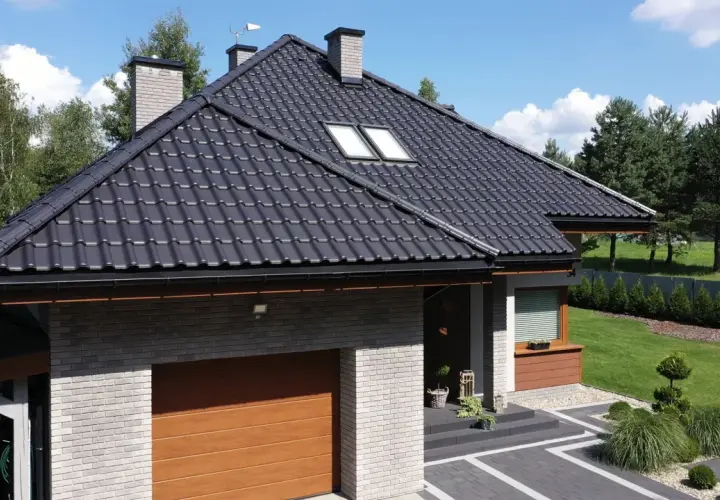 Dachówka ceramiczna – elegancja i trwałość, które przetrwają pokolenia