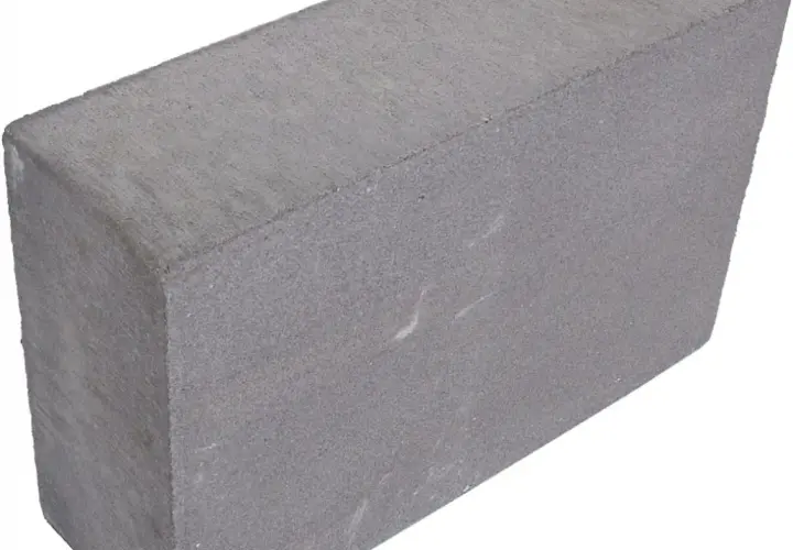 Jaką zaprawę wybrać do bloczków betonowych fundamentowych? Praktyczne porady