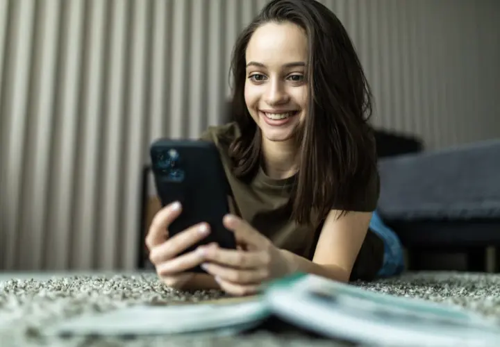 Najlepsze platformy rozrywkowe online 2025 roku: na co zwrócić uwagę przy wyborze serwisu