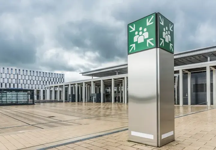 Oświetlenie ewakuacyjne - gdzie jest wymagane i dlaczego to ważne