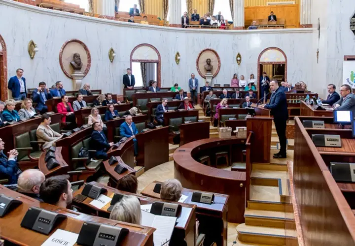 Ile zarabia prezydent miasta? Zaskakujące różnice w wynagrodzeniach