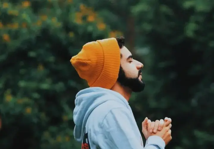 Czapka beanie co to jest? Poznaj historię, style i materiały czapek.