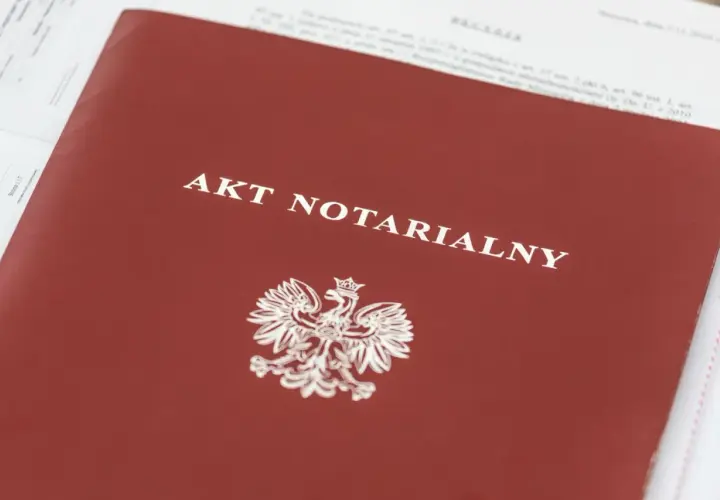 Ile kosztuje dopisanie małżonka do aktu notarialnego? Zaskakujące stawki!
