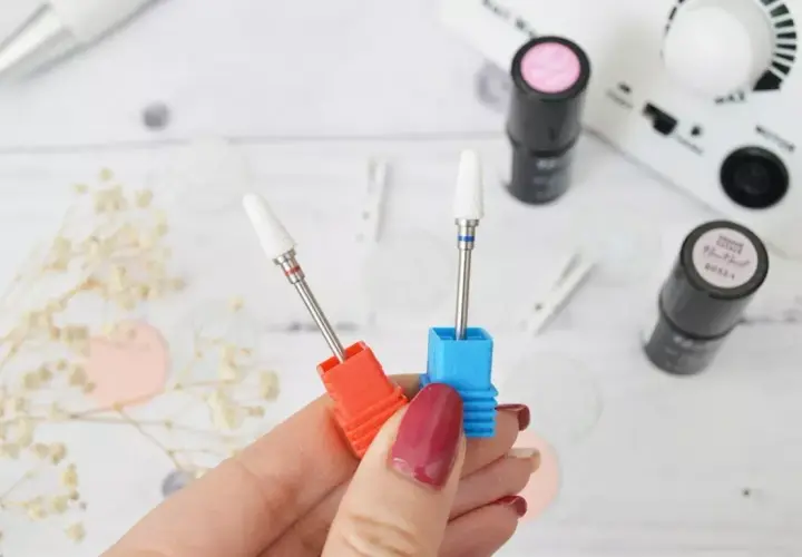 Jak naprawić manicure hybrydowy - skuteczne sposoby na problematyczne paznokcie