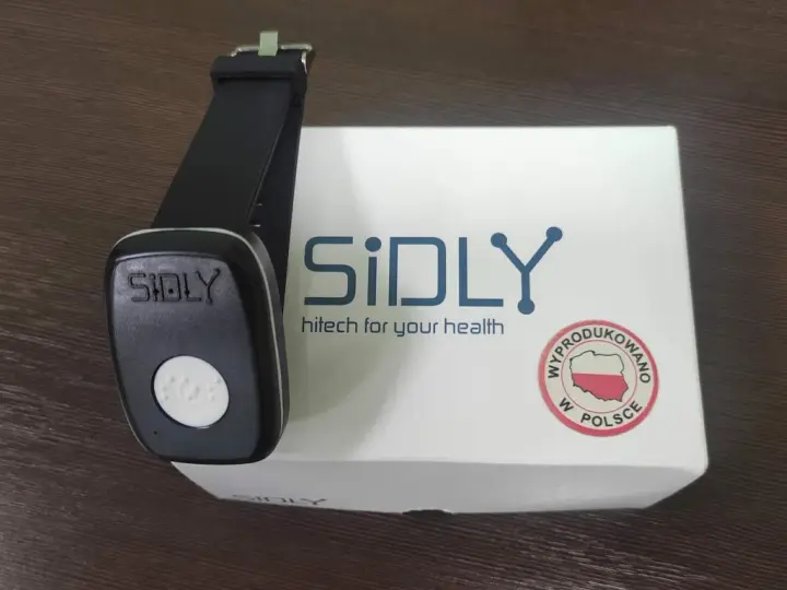 Opaska dla seniora NFZ marki SiDLY, polski produkt "hitech for your health".
