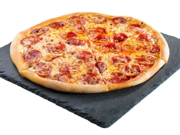 Ile cm ma pizza XXL w Domino's? Sprawdź jej ogromny rozmiar!