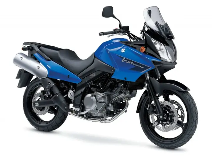 Niebieski Suzuki V-Strom 650. Poznaj jego dane techniczne i możliwości.