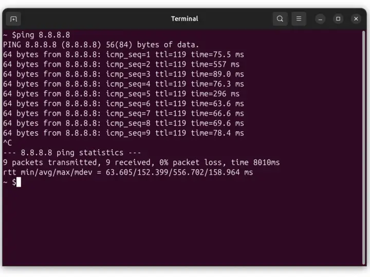 Terminal z wynikami polecenia ping do adresu 8.8.8.8. Widać czasy odpowiedzi pakietów i statystyki.