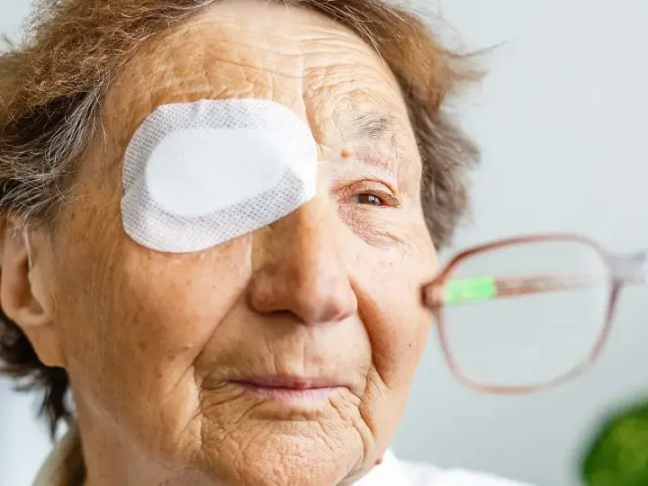 Kiedy można iść do dentysty po operacji zaćmy? Sprawdź ważne zalecenia