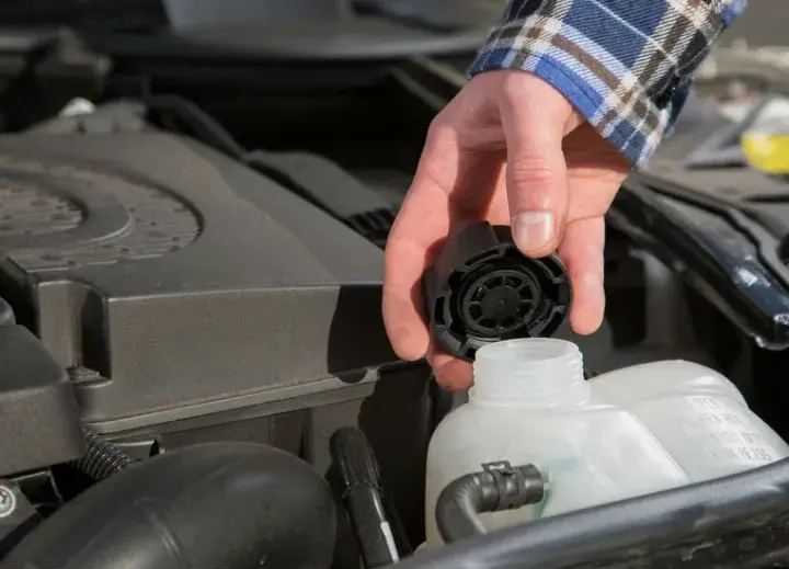 Jaki płyn do chłodnicy Nissan Micra K12? Oto, czego unikać i co wybrać