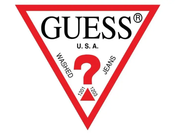 Logo Guess. Czerwony trójkąt z napisem "GUESS U.S.A.", znakiem zapytania i hasłami "WASHED JEANS".