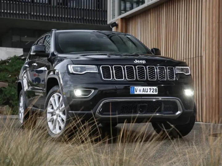 Ile waży Jeep Grand Cherokee? Zaskakujące różnice w wagach modeli
