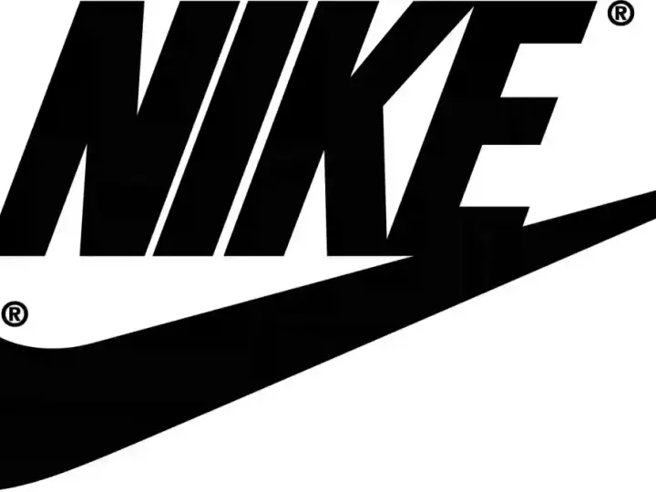 Czarny znak Nike z charakterystycznym "swooshem" i literami.