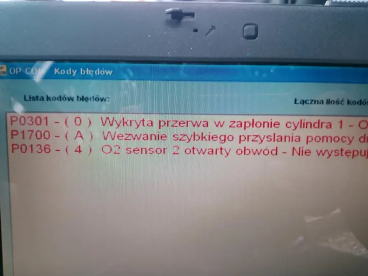 Lista kodów błędów Opel Meriva B: P0301 (przerwa w zapłonie), P1700 (wezwanie pomocy), P0136 (O2 sensor 2 otwarty obwód).