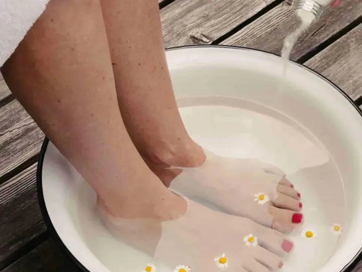 A relaxing foot soak with Epsom salts and chamomile flowers. Discover what to soak feet in for detox and rejuvenation.