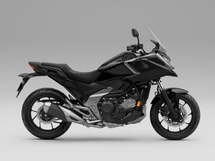 Czarny motocykl Honda NC750X. Poznaj jego honda nc750x dane techniczne i możliwości.
