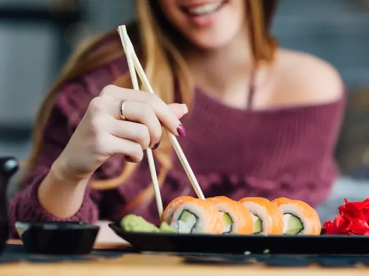 Sushi w ciąży: Bezpieczne wybory i czego unikać?