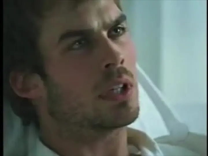 Primo piano di Ian Somerhalder, attore noto per i suoi film e programmi TV.