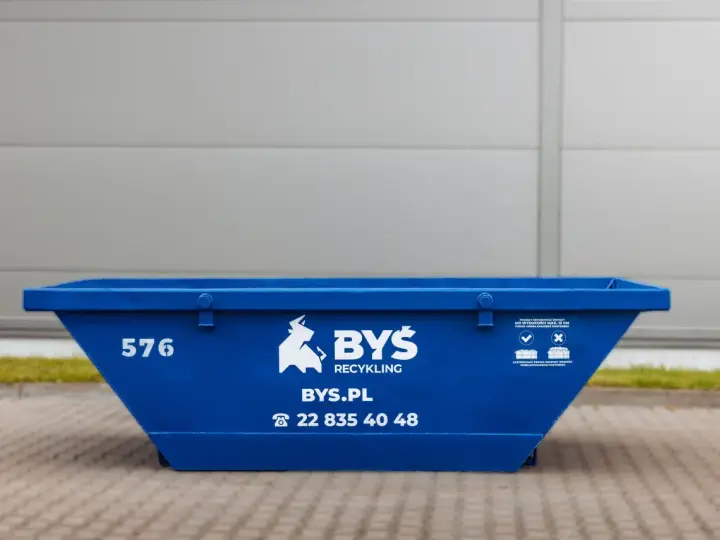 Niebieski kontener na odpady zmieszane od BYŚ Recykling. Sprawdź, jaka jest wynajem kontenera na odpady zmieszane cena i zamów już dziś!
