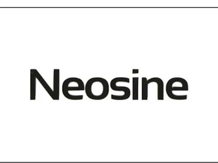 Czarny napis "Neosine" na białym tle. Czy neosine jest na receptę?