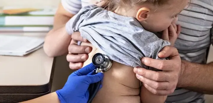 Jak długo trwa hospitalizacja niemowlaka z zapaleniem płuc?