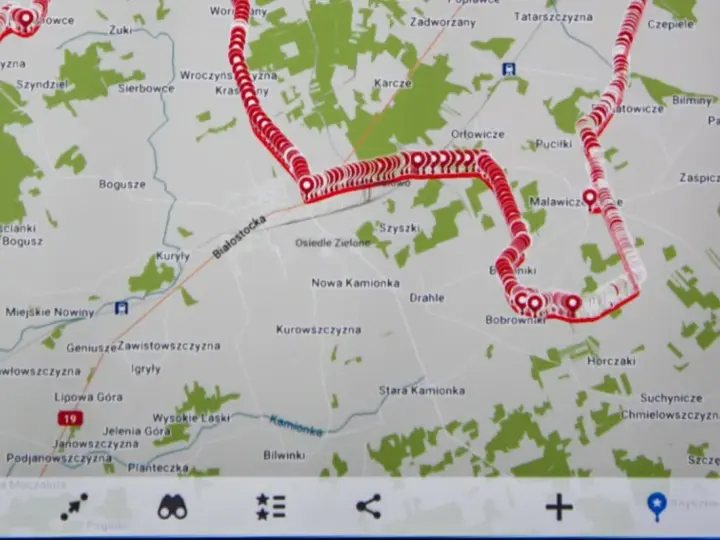 Mapa z zaznaczoną trasą rowerową przez tereny wiejskie i leśne, z nazwami miejscowości jak Lebiedzin, Białostocka, Bobrowniki.
