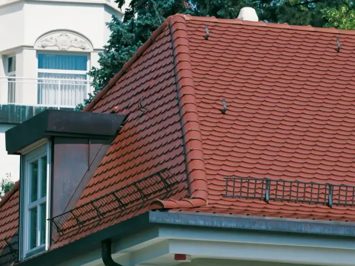 Ile dachówki na dach kalkulator - uniknij kosztownych błędów w obliczeniach