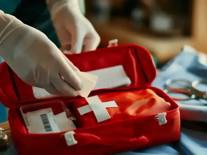 Czego nie powinna zawierać apteczka pierwszej pomocy, aby uniknąć zagrożeń
