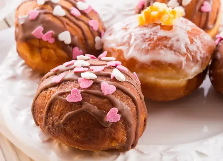 Tłusty Czwartek: Historia, Pączki i Tradycje - Odkryj Korzenie