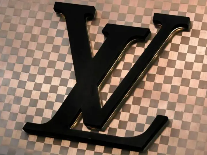 Gdzie kupić Louis Vuitton? Odkryj autoryzowane sklepy w Polsce