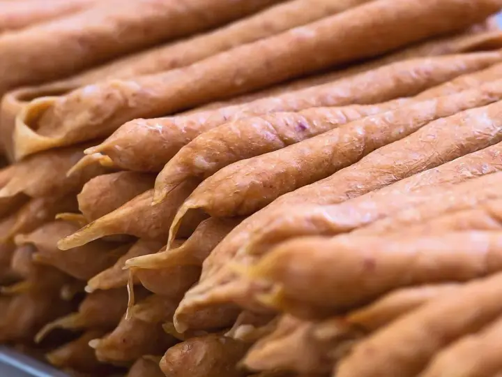 Kiełbasa rybna – proste przepisy na smaczne i zdrowe dania