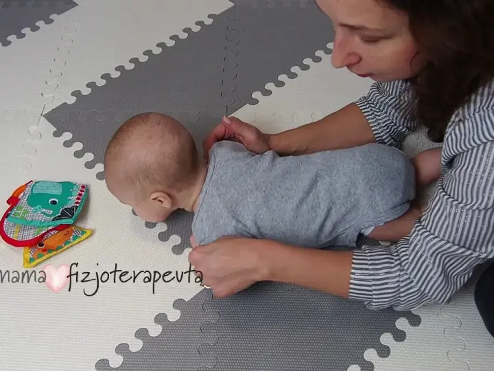 Prawidłowe podnoszenie niemowlęcia: Jak to robi mama fizjoterapeuta?
